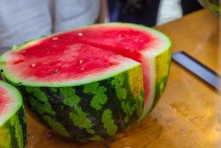 方桌吃瓜,一场别开生面的夏日盛宴