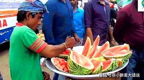 韩国游客吃瓜,吃瓜乐趣横生